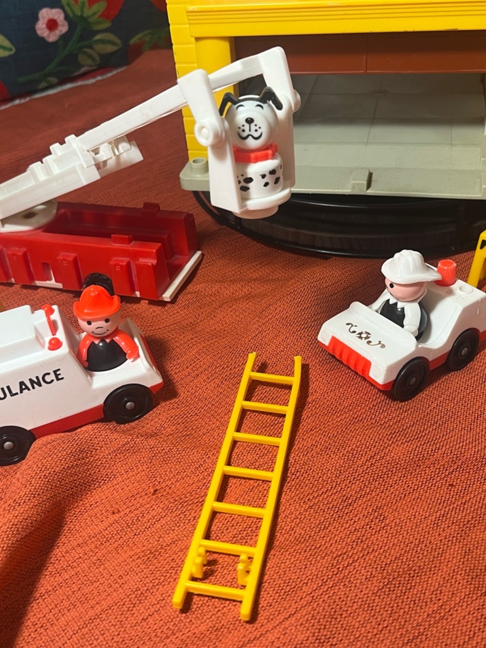 Vintage Fisher-Price Fire Station Playset with Red & Yellow Vehicles - Picture 4 of 5